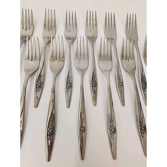 Lot Of 19 Oneidacraft Deluxe Stainless Steel Dinner Forks Lasting Rose Pattern - Picture 2 of 4